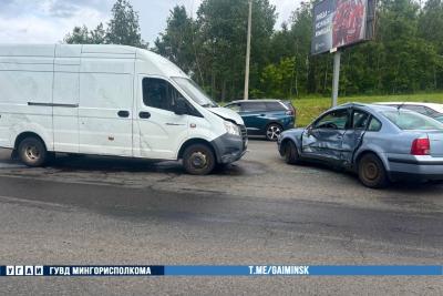 автомобили на дороге
