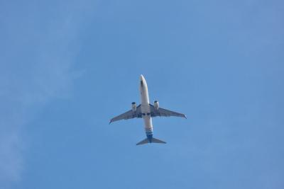 самолет в небе