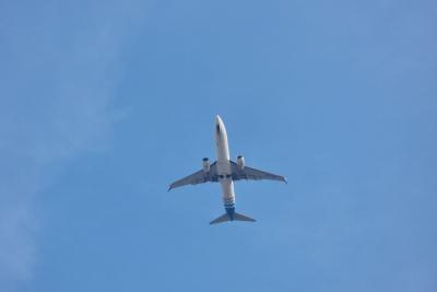 самолет в небе