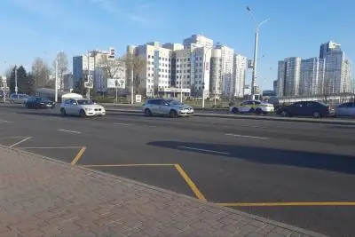 автомобили на дороге