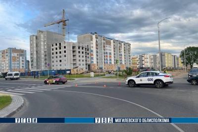 автомобили на дороге