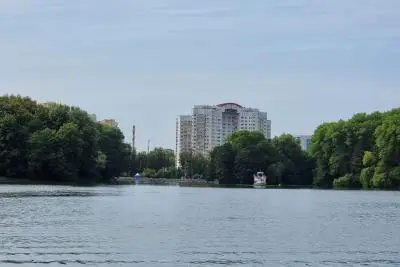 дом у водоема