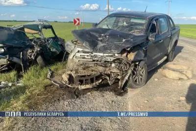 столкнувшиеся автомобили