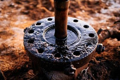 труба с нефтью