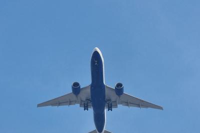 самолет в небе