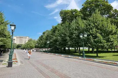 Городская улица