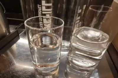 Стаканы с водой