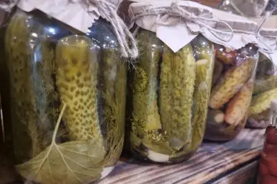 огурцы в банках