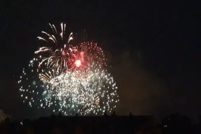 Вспышки фейерверка