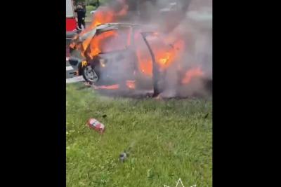 горящий автомобиль