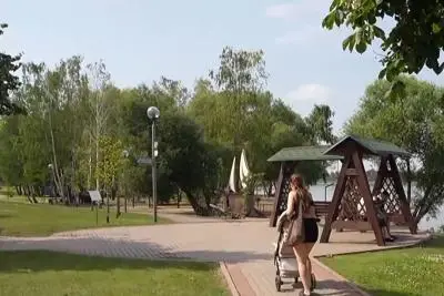 девушка с коляской
