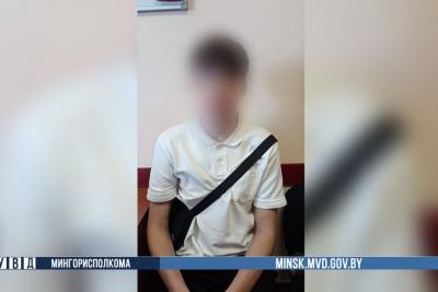 подросток в помещении
