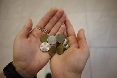 Монеты в руках