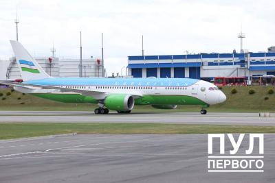 самолет в аэропорту