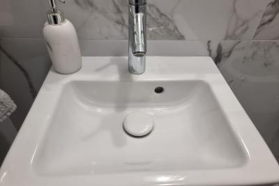 раковина с краном
