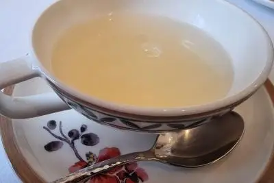 бульон в миске