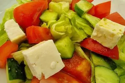 салат с помидорами и огурцами