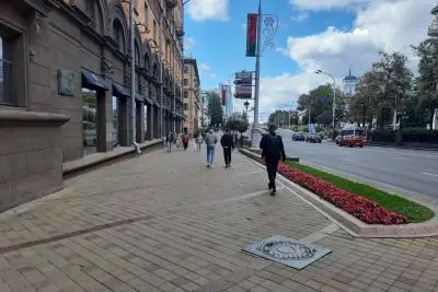 люди в городе