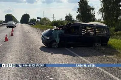 автомобиль в кювете