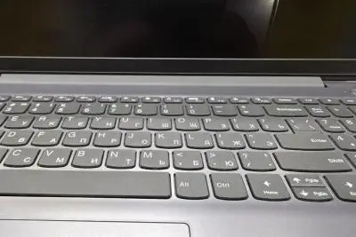 ноутбук на столе