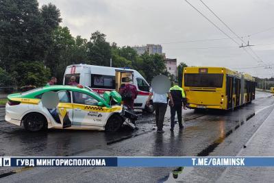 автомобили и автобус