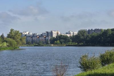 река в городе