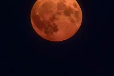 Луна на небе
