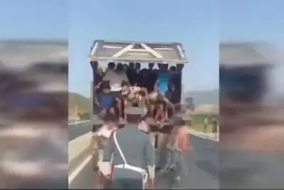 люди на дороге