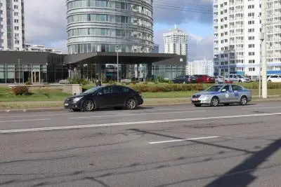 автомобили на дороге