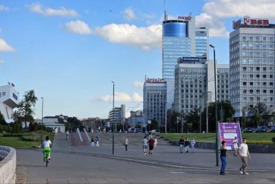 люди в городе