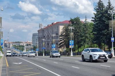 автомобили на дороге