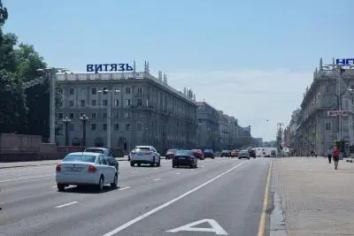 автомобили на дороге