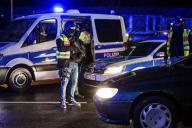 На западе Германии мужчина на автомобиле умышленно наехал на людей