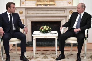 Путин и Макрон обсудили внутриукраинский кризис