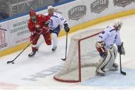 Хоккейная команда президента Беларуси победила сборную IIHF на Рождественском турнире