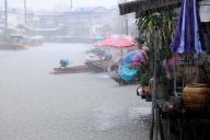 Туристы покидают Таиланд из-за урагана «Пабук»