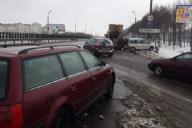 ДТП на МКАД: выехал на обочину и сбил два автомобиля и пешехода