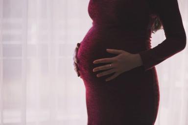 Ученые: Склонность к «пивному» животу объясняется питанием матери при беременности