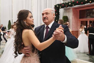 Лукашенко наградил самую красивую девушку Европы