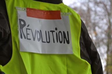 Во Франции более тысячи человек осуждены за беспорядки на акциях желтых жилетов