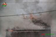 Двое детей чуть не погибли из-за сожженной коллекторами двери в квартиру