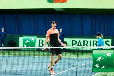 Ивашко вышел в 1/4 финала теннисного турнира в Канберре