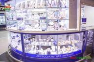 Мужчина украл ювелирные изделия и растерял их на бегу