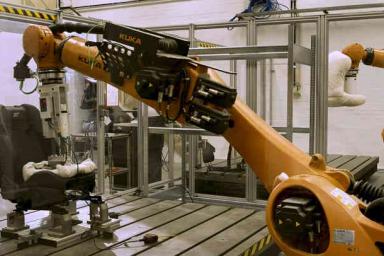 Инженеры Ford создали робота для проверки износа сидений автомобилей