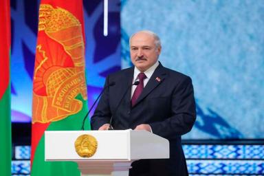 Лукашенко призвал привести вузовские и школьные программы в нормальный вид