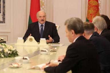 Мы воюем с Украиной или Россия?: Лукашенко о поставках топлива 