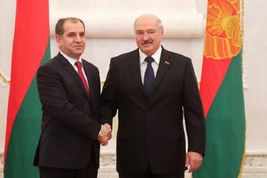 Президент Беларуси Лукашенко принял верительные грамоты послов