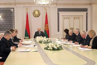 Госслужащим в Беларуси предлагают давать бонусы