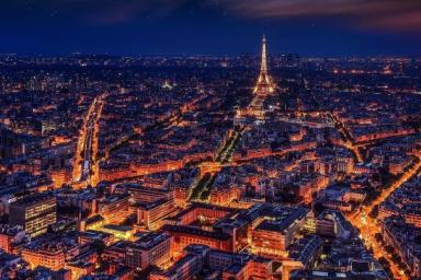 В Париже из-за снегопада закрыли Эйфелеву башню