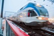 Два подростка в Молодечно выбили камнями стекла в электричке